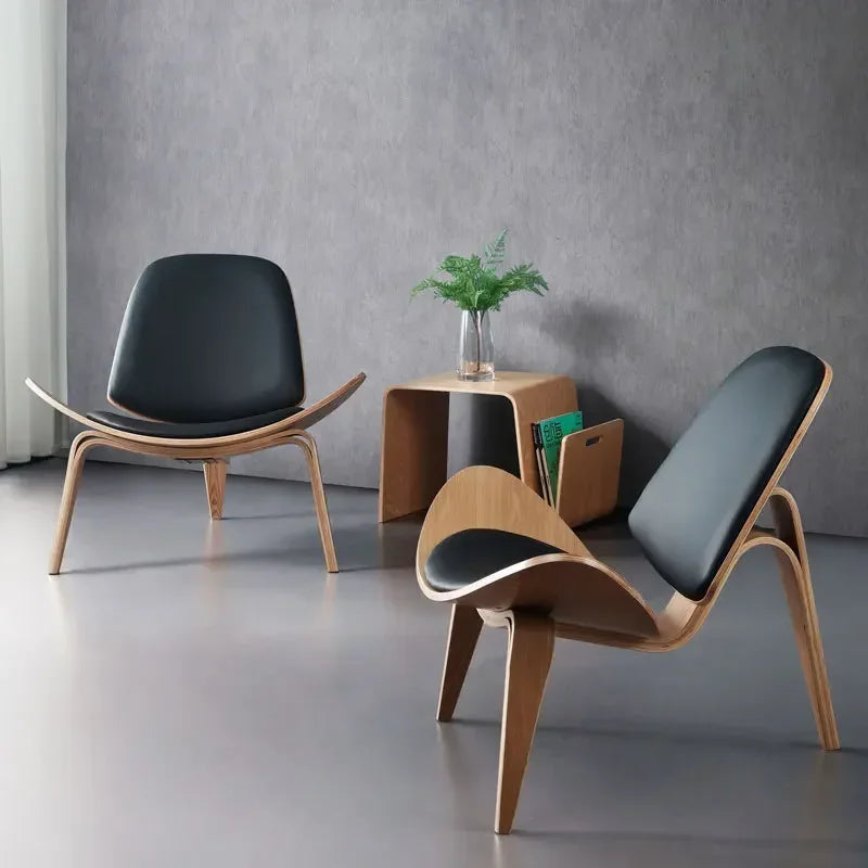 Elegant Shell Chair - Retro Danish Design